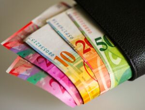 Împrumutaţii în CHF invită din nou băncile la negocieri