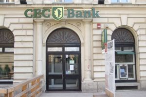 Clienţii CEC Bank pot achita la comercianţi direct cu telefonul
