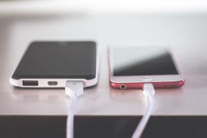 Acelaşi tip de conector ar putea fi impus ca standard unic pentru alimentarea gadgeturilor în Uniunea Europeană