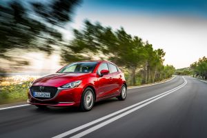 Noua versiune a Mazda2 îşi face debutul european 
