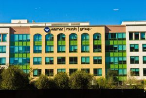 Warner Music şi-a depus actele pentru listare