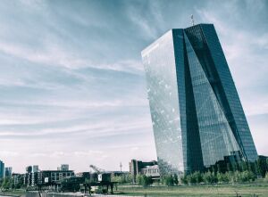UE trebuie să-i ofere Marii Britanii echivalenţă în domeniul serviciilor financiare