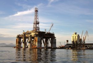 IEA se aşteaptă la prima scădere a cererii de petrol, din ultimul deceniu