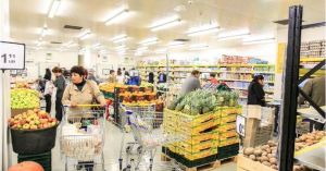 Carrefour cumpără 30 de magazine de la compania concurentă Makro