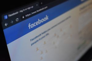 Facebook are un nou instrument pentru depistarea conturilor false
