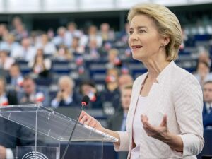 Ursula von der Leyen: "Sunt convinsă că Uniunea Europeană poate rezista acestui şoc, dar fiecare stat membru trebuie să fie la înălţimea responsabilităţii sale, iar UE ca întreg trebuie să fie determinată, coordonată şi unită".