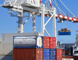 Transportul maritim, un alt sector afectat de Covid-19