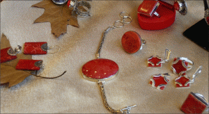According to the jewellers, sales have been smaller than in 2007, as the purchasing power and spending have been decreasing.