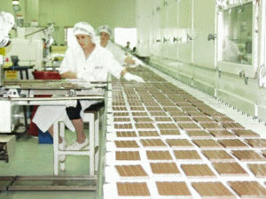 Kraft Foods va închide până la finele anului viitor fabrica de ciocolată de la Braşov.