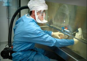 Aproximativ 1,5 milioane de persoane din întreaga lume s-au îmbolnăvit de Covid-19, afecţiune care a ucis peste 88.000 de oameni.
