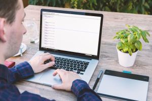 Majoritatea companiilor care îşi desfăşoară activitatea în mediul virtual au fost afectate puternic de criza Covid-19