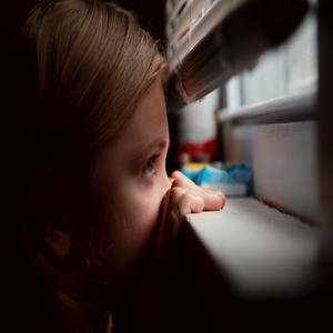 Copiii spanioli ies în stradă să se joace după şase săptămâni de izolare