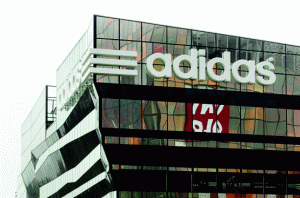 Profitul Adidas a scăzut cu peste 90%