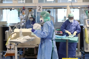 Decret "Relansare" : Bonus permanent de 1.000 de euro pentru cei din sistemul medical