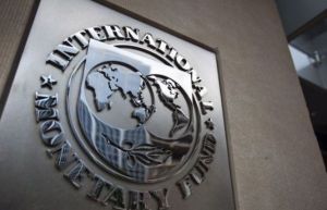 FMI avertizează băncile să nu-şi asume riscuri excesive pentru a compensa reducerea profitabilităţii