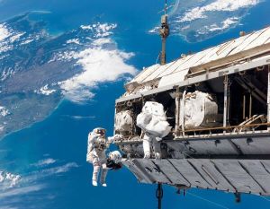 Rusia promite că va relua programul lunar şi că va testa două rachete
