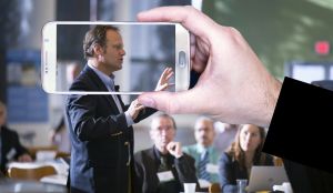 120 de companii investesc în dezvoltarea angajaţilor la primul Campionat de public speaking online din România