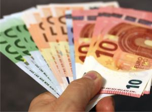 Cum poţi cumpăra valută fără costuri suplimentare