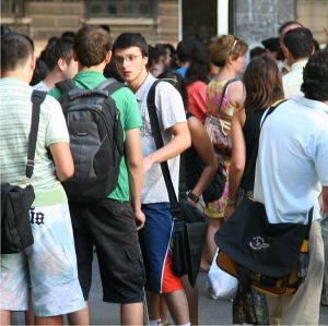 Elevii se revoltă împotriva sistemului de educaţie bazat pe meditaţii