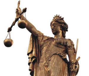 De la dezbatere au lipsit reprezentanţii Asociaţia "Forumul Judecătorilor din România" şi Asociaţia "Iniţiativa pentru Justiţie" care au emis un comunicat de presă în care arată că demersul Ministerului Justiţiei este inutil.