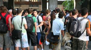 Elevii solicită premierului şi preşedintelui asigurarea accesului la educaţia online