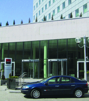 Banca a crescut şi dobânzile la depozitele de cel puţin 1.000 euro.