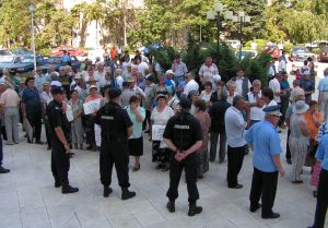 Federaţiile pensionarilor ameninţă cu proteste de stradă