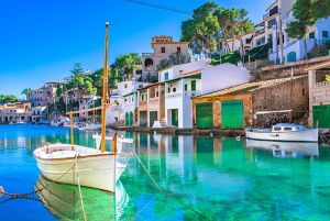 Localurile din Mallorca, închise din cauza turiştilor care nu respectă distanţarea socială