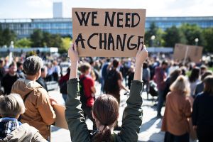 Bulgarii protestează împotriva guvernului pentru a 15-a zi consecutiv