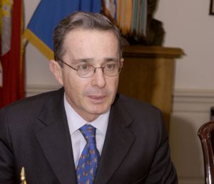 Fostul preşedinte columbian a anunţat că o instanţă a Curţii Supreme a ordonat reţinerea sa
