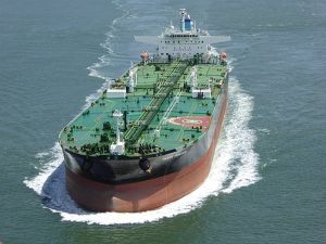 Catastrofă ecologică: Petrolierul eşuat lângă insula Mauritius s-ar putea rupe în două