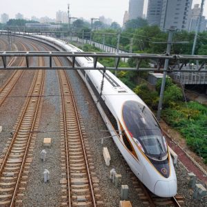 China vrea să dubleze până în 2035 lungimea reţelei de căi ferate de mare viteză