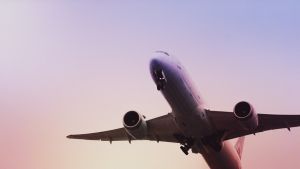 Cât de mare este riscul să iei coronavirus când eşti la bordul unui avion