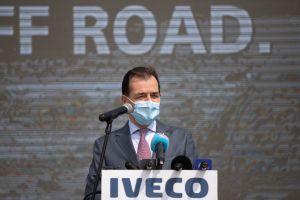 La evenimentul de ieri, premierul Ludovic Orban a precizat că investiţia Iveco în capacitatea de producţie din Petreşti se ridică la 50 milioane euro şi va crea 200 de locuri de muncă directe şi o dinamică economică prin contractele pe care compania italiană le va încheia cu furnizorii autohtoni.