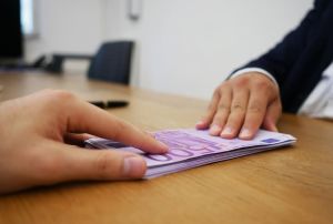 Ministerul Finanţelor a atras, azi, 1,4 miliarde de lei de la bănci