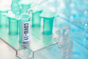 Testarea vaccinului italian anti-covid a început