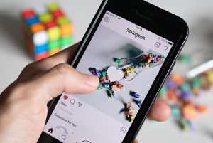 Instagram intenţionează să adauge un tab dedicat cumpărăturilor