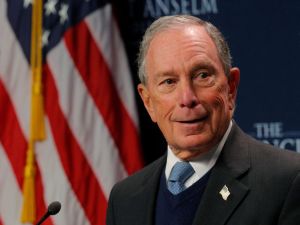 Miliardarul Michael Bloomberg va cheltui cel puţin 100 de milioane de dolari