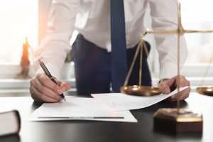 Proiect de lege: Firmele cu peste zece angajaţi, obligate să dea anual 7,5% din profitul net salariaţilor