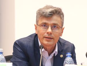 Virgil Popescu: "Da, (exploatarea gazelor din Marea Neagră) rămâne o prioritate. Declaraţia premierului a fost făcută la Orşova, eram acolo, când am inaugurat conducta de interes naţional pe vechiul traseu al gazoductului Nabucco, de la Prunişor la Jupa. Este evident că exploatarea gazelor din Marea Neagră este o prioritate".