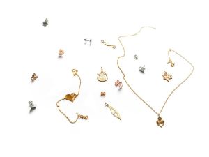 Antreprenoarea Anca Negescu a lansat Curandera, un brand de bijuterie contemporană românească