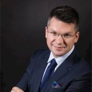 ''Mă ofer să construiesc o cârciumă fără avize dacă Nicuşor Dan participă la dezbaterea cu Traian Băsescu''