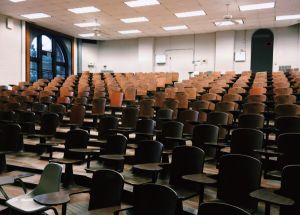 Rectorii vor mai multe locuri finanţate de la buget