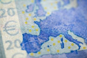 Nou minim istoric pentru leu: 4,8641 unităţi pentru un euro