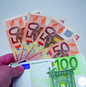 Euro- moneda oficială a Slovaciei, începând cu prima zi a acestui an.