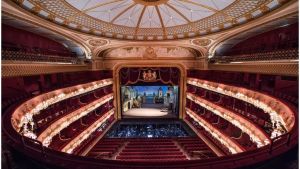Royal Opera House va scoate la vânzare o pictură de David Hockney pentru a supravieţui în timpul pandemiei