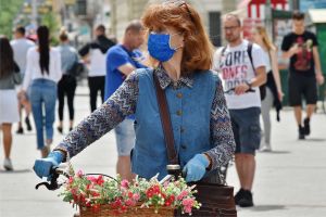 Oamenii au obosit să se protejeze de coronavirus