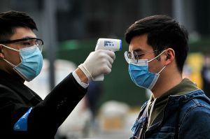 Un oraş chinez testează întreaga populaţie pentru covid-19