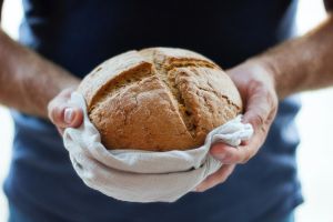  "Vânzarea asistată a produselor de panificaţie - indicator de civilizaţie necesar, care trebuie reglementat"