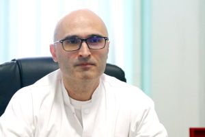 ''Dacă ne menţinem pe 4.000 de cazuri, săptămâna aceasta vom fi nevoiţi să alegem pacienţii''